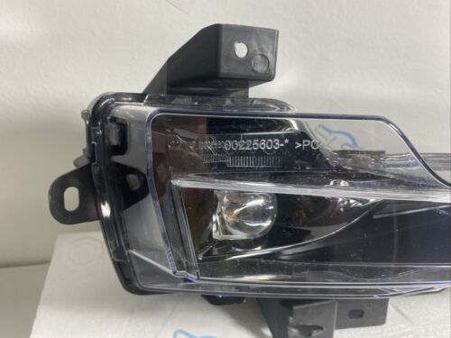 17-23 Tesla Model 3 Y Front right passenger side LED fog light OEM 1507931-00-D